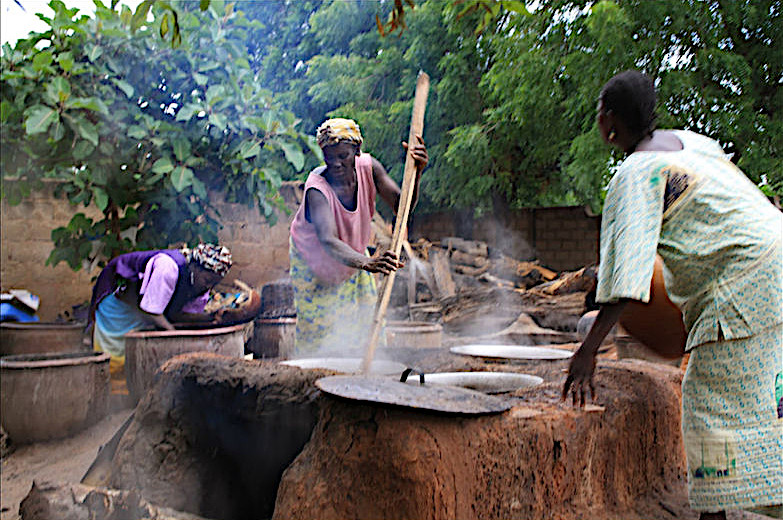 Heating the water + crushed malt mixture ( Photo Alexandre Magot)